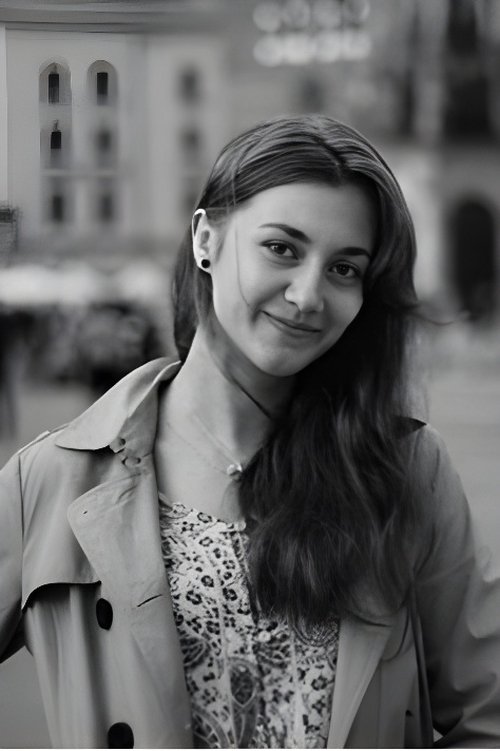 Oliko Barbakadze as Lisa