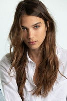 Larissa Gomes as Marnie