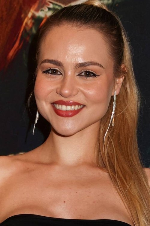 Karolina Ugrenyuk as News Reporter