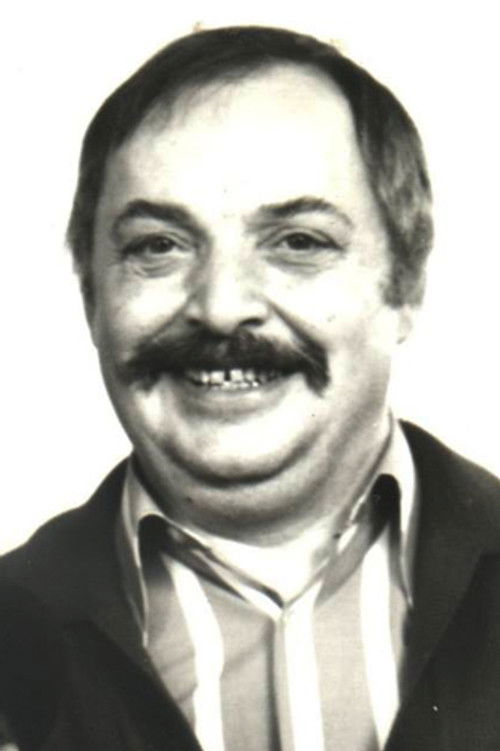 Vasil Popov as Hudozhnik