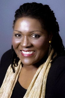 Cyndee Peters as Ordförande