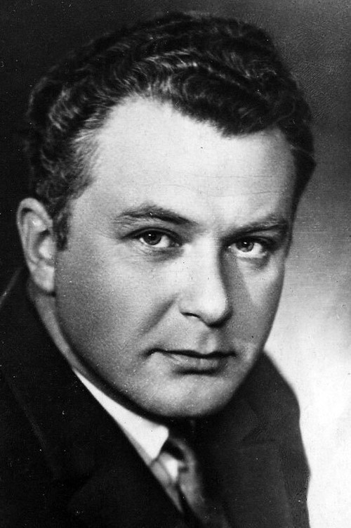 Leonid Leonidov as Виктор Васильевич Дробышев