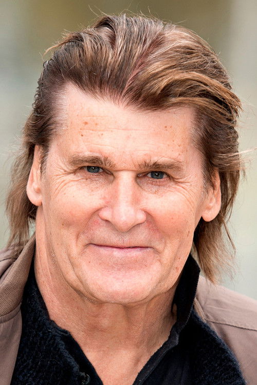 Frederik as Singer (singing voice)