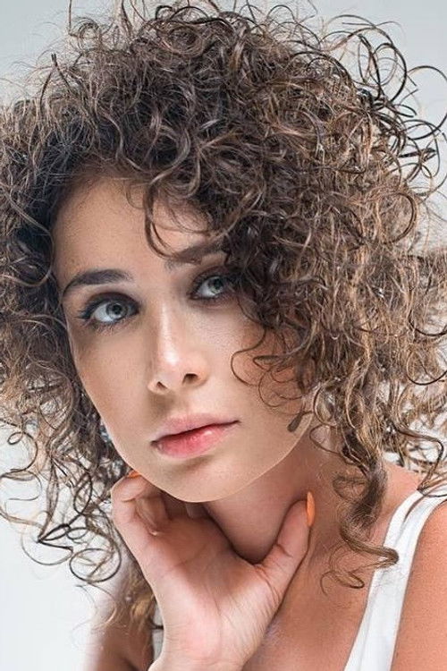 Sanura Jafarova as Fidan