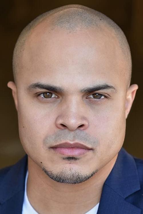 Aaron Gillespie as Charlie Boggs