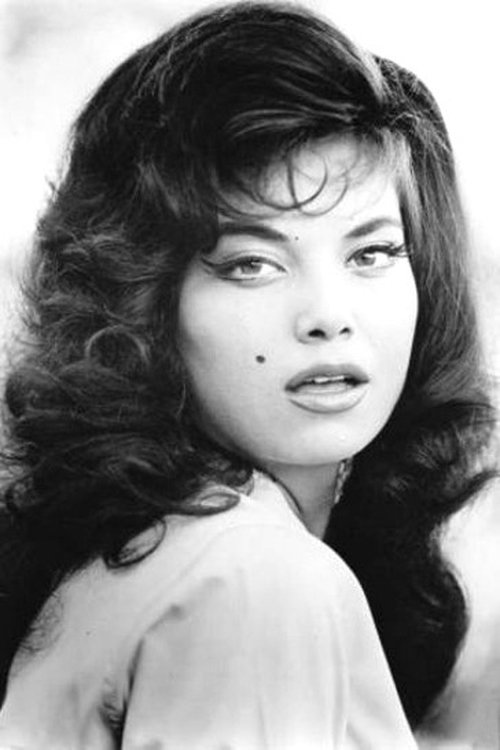 Luciana Gilli as Amina