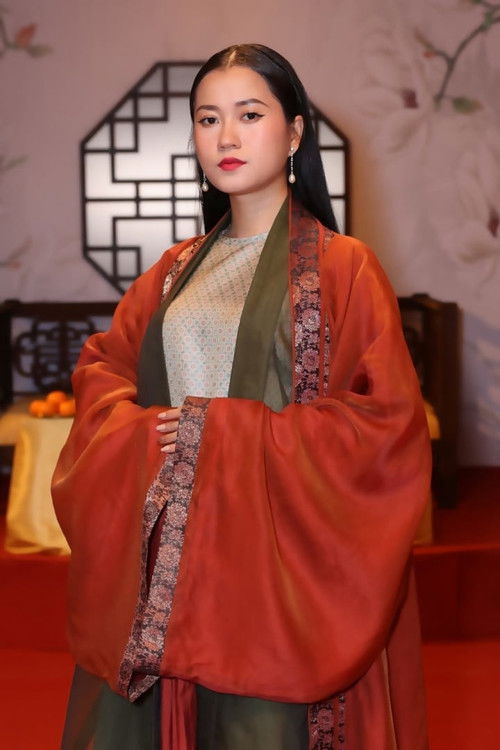 Lâm Vỹ Dạ as Self