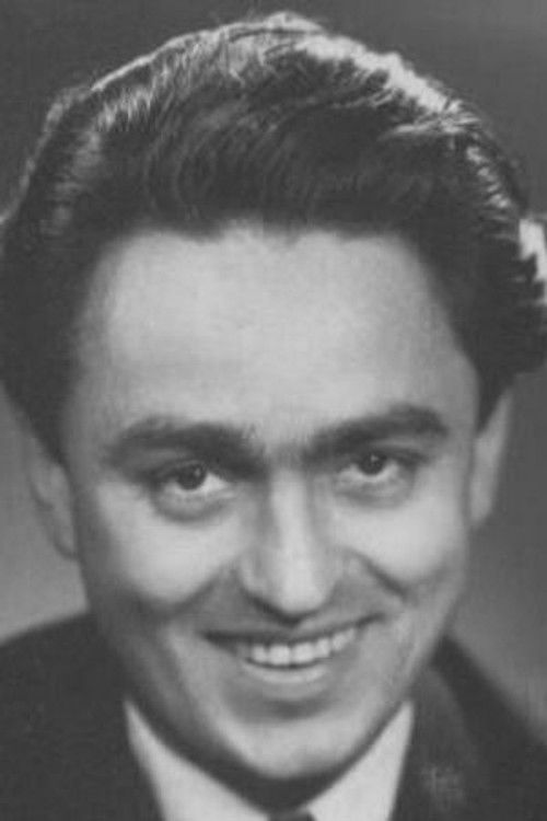 Jerzy Ćwikliński as Passenger (uncredited)