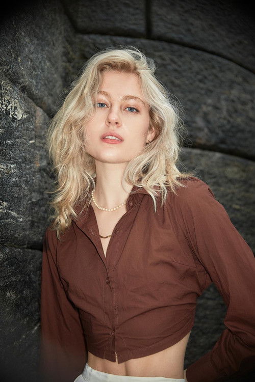 Emma Orr as Victoria