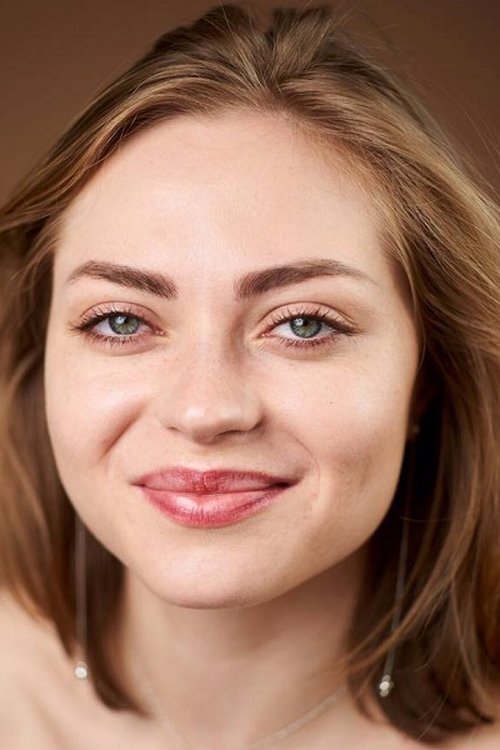 Macrina Bârlădeanu as Maia