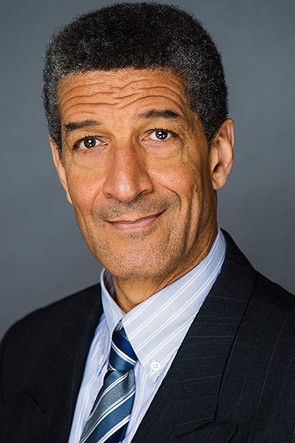 Paul De La Rosa as Security Guard