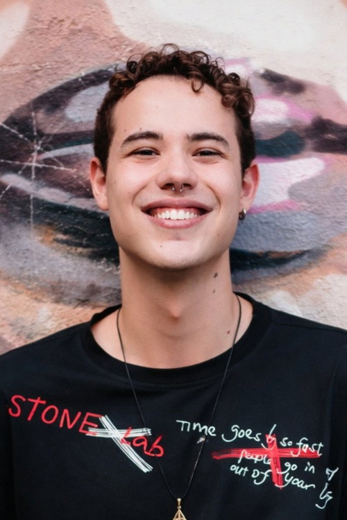 Gusta Aguiar as Figurante 4