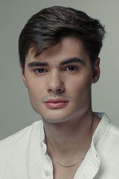 João Assunção as Benedito