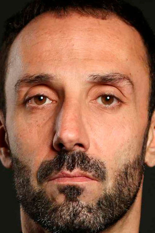 Mario Sánchez as Padre