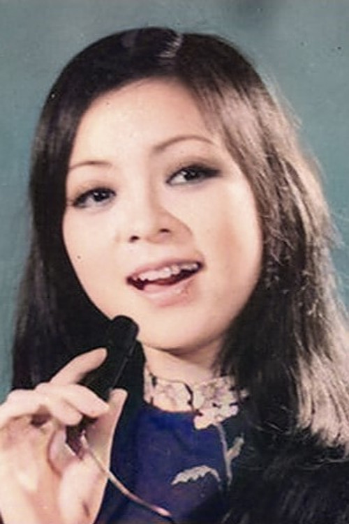 Ái Vân as Monique