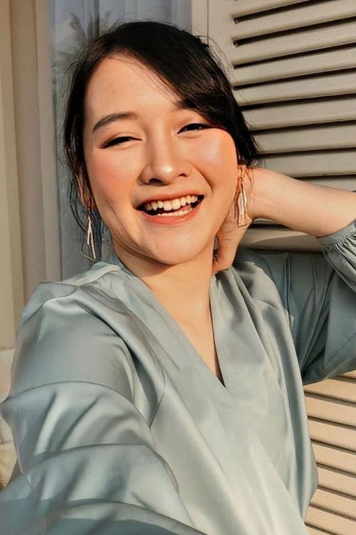 Devi Kinal Putri as Kinal