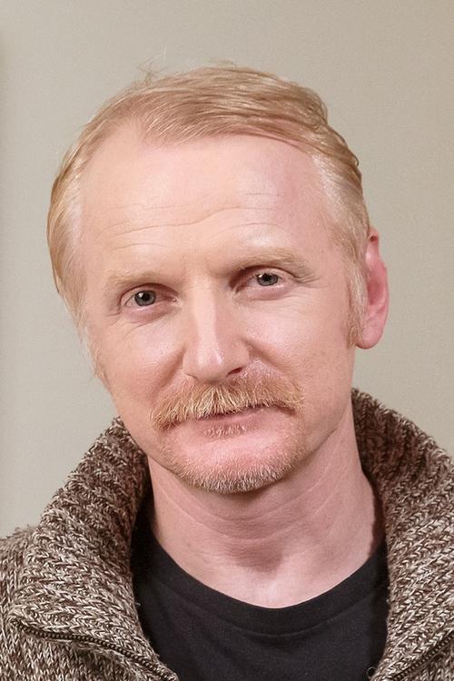 Richard Bovnoczki as Reuterswärd