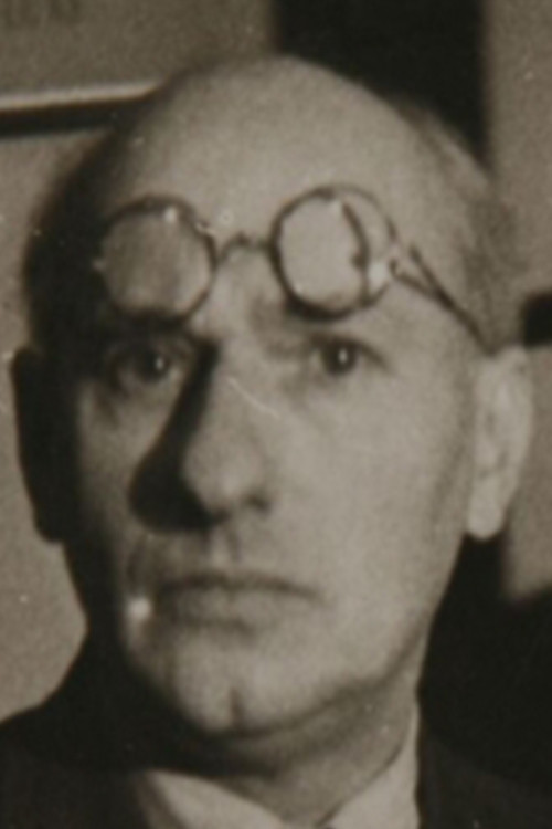 Béla Balogh as Almásy gróf