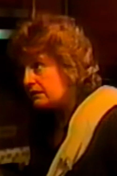 Jackie Shipinski as Mom