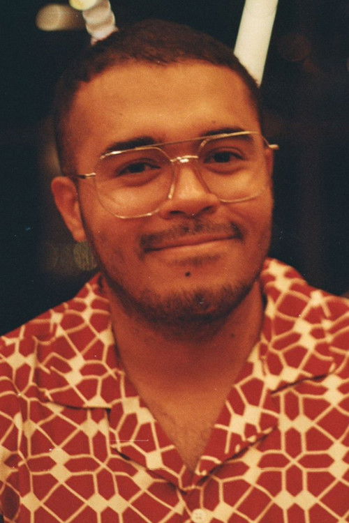 Axel M. Olivar as Reportero TV