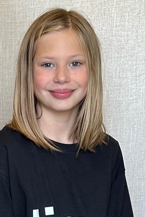 Raewynn Martel as Young Cadence