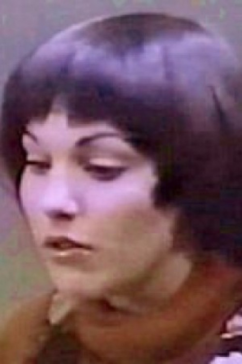 Bertha Jones as Leslie Amos