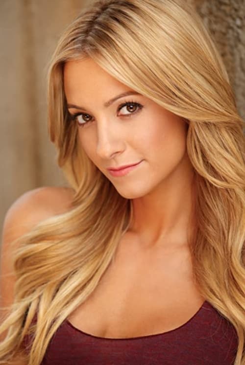 Nikki BreAnne Wells as Summer