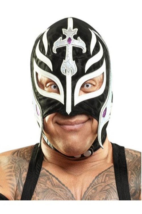 Óscar Gutiérrez Rubio as Rey Mysterio