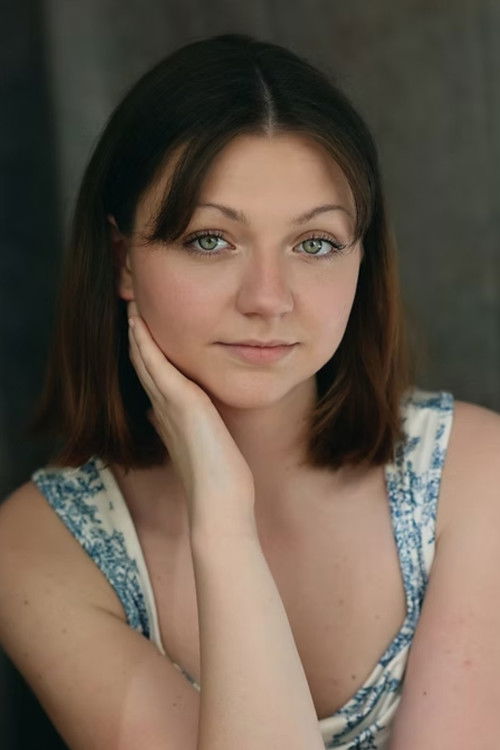 Anya Preston as Cassie