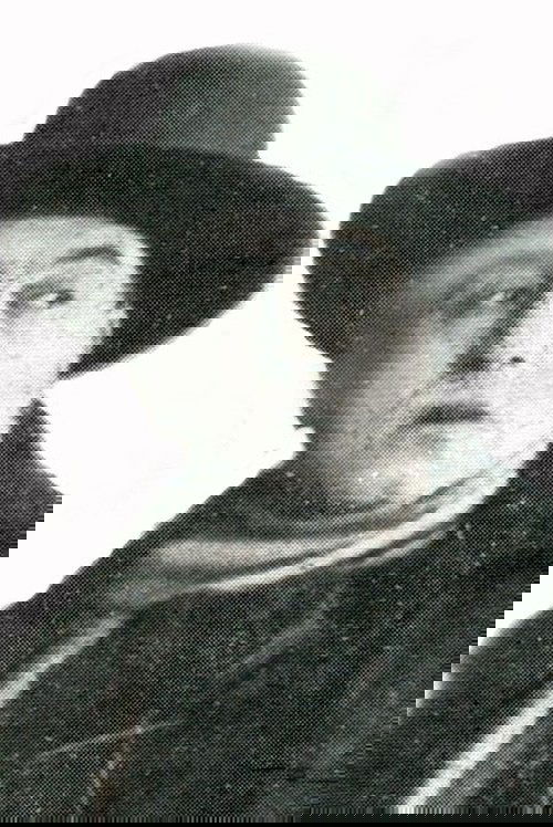 Vasco Creti as Padrone della farmacia