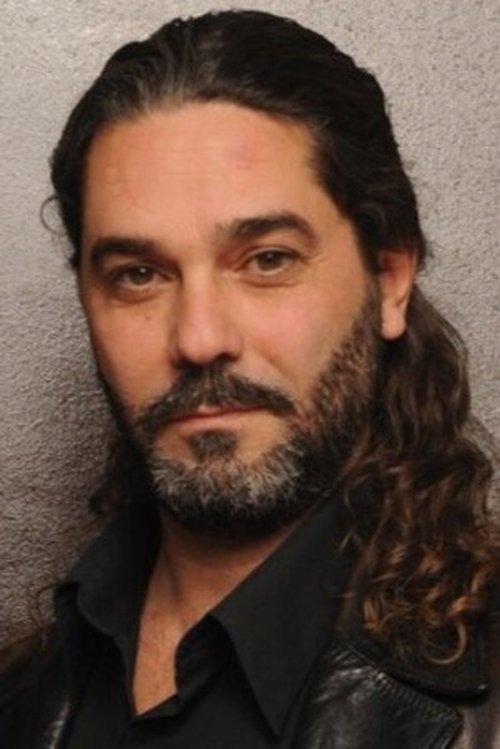 Tomás Martín as amigo raúl (as Tomás Penco)