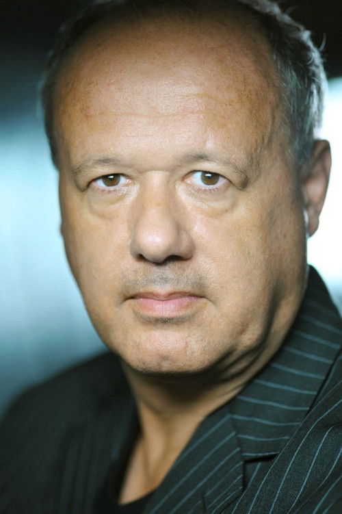 Ralph Richter as Arzt