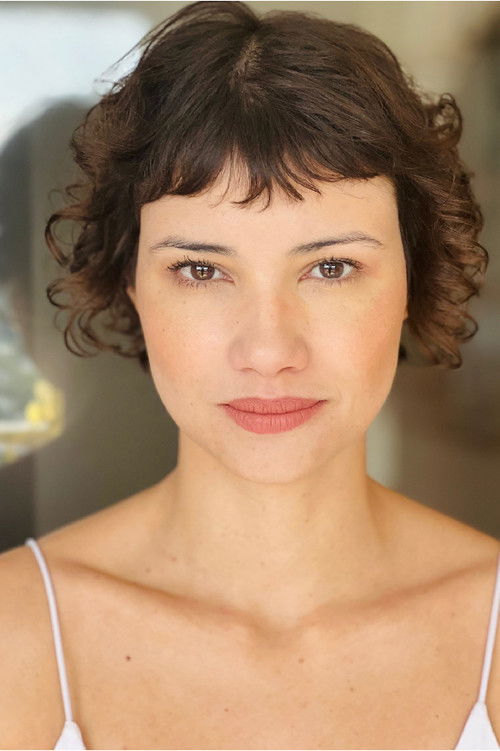 Aline Flores as Joana