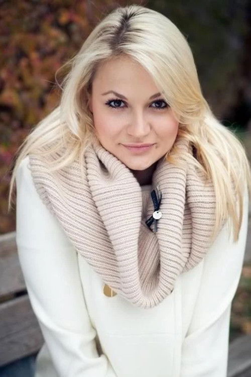 Franziska Alber as Delia Seefeld