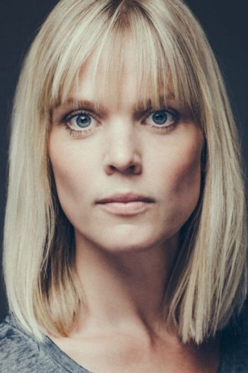 Ditte Arnth as Pige med overskæg