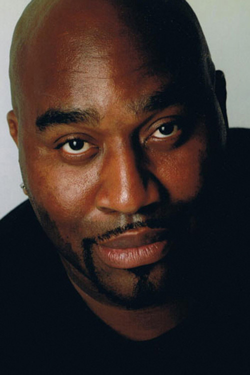 Goûchy Boy as Gardien de Musée