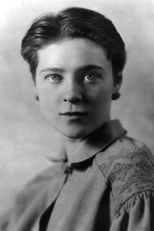 Eva Le Gallienne as Fanny Cavendish