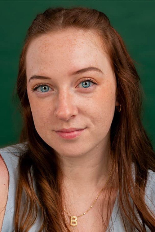 Bee Nickerson as Barbara (Bankteller)