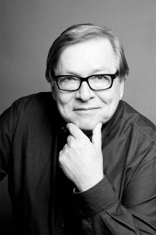 Rainer M. Ehrhardt as Narrator