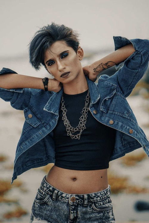 Cleo Zusan as Influencer 2