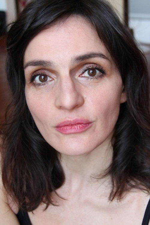 Sophie Olsen as A cousin (uncredited)