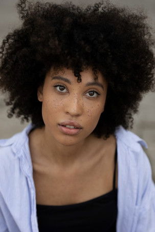 Arianna Panieri as Angela