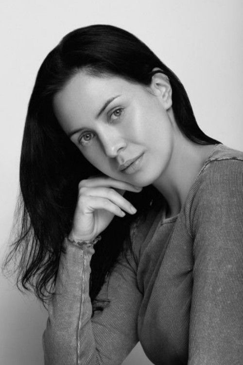 Inês Malta as Gisele