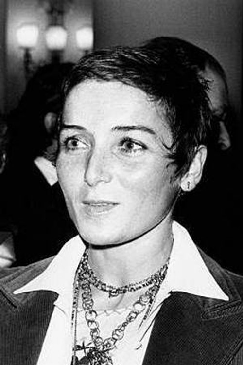 Livia Giampalmo as Violetta, bancarellaia