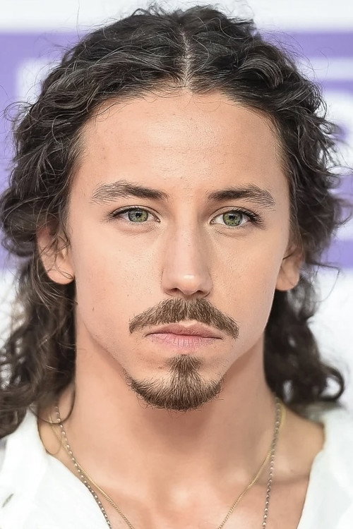 Michał Szpak as Milo