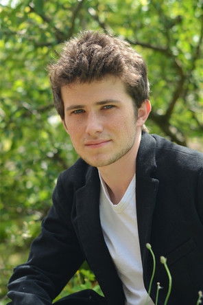 Victor Ezenfis as Matteo