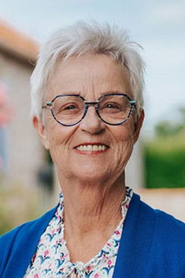 Magda van der Linde as Self - B&B owner of Longère in France (Longeville-sur-Mer)