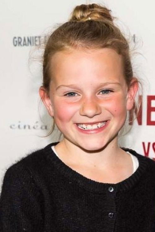 Rosa Bakker as Youngest Daughter