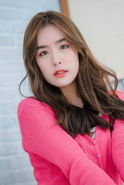 Lita Janvarapa as Beauty