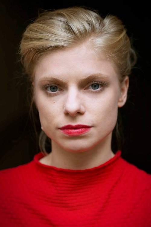 Janina Agnes Schröder as Sophie